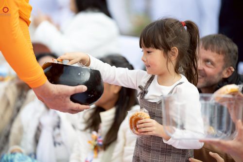 ภาพ No.270847:วันอาทิตย์ที่ 19 ตุลาคม พ.ศ. 2568 พิธีทอดกฐิน “หนึ่งไม่มีสอง” วัดพระธรรมกายนิวคาสเซิล เมืองนิวคาสเซิล ประเทศอังกฤษ 