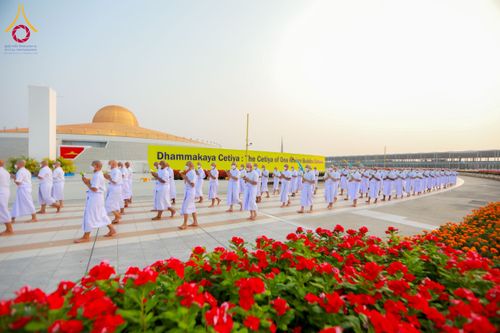ภาพ No.63123:โครงการอุปสมบทหมู่ บูชาธรรมหลวงพ่อธัมมชโย พ.ศ.2567 ณ ลานธรรม พระมหาธรรมกายเจดีย์ วัดพระธรรมกาย วันที่ 13 เมษายน พ.ศ.2567