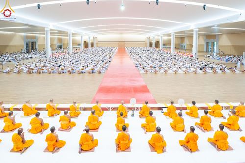 ภาพ No.138783:พิธีถวายกองทุนสนับสนุน การสร้างพระไตรปิฎกฉบับธรรมชัย และอนุรักษ์คัมภีร์ใบลาน น้อมบูชาธรรมหลวงพ่อธัมมชโย 80 ปี ณ ห้องแก้วสารพัดนึก 2 วัดพระธรรมกาย วันเสาร์ที่ 1 มิถุนายน พศ. 2567