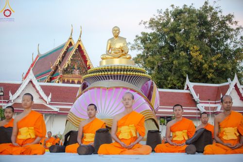 ภาพ No.194161:พระธรรมยาตราปฏิบัติธรรม และถ่ายภาพหมู่ประวัติศาสตร์ ณ วัดสองพี่น้อง ต.ต้นตาล อ.สองพี่น้อง จ.สุพรรณบุรี ในโครงการธรรมยาตรา กตัญญูบูชา มหาปูชนียาจารย์ พระมงคลเทพมุนี(สด จนฺทสโร) พระผู้ปราบมาร อนุสรณ์สถาน 7 แห่ง ปีที่ 13 วันที่ 12 มกราคม พ.ศ. 2568