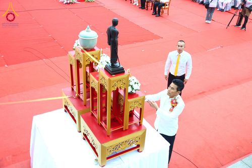 ภาพ No.210259:วันอาทิตย์ที่ 9 มีนาคม พ.ศ. 2568 พ่อเมืองโคราชจัดตักบาตรพระหมื่น ทำบุญเมือง 557 ปี