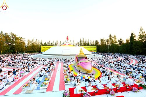 ภาพ No.192940:พิธีตักบาตรพระธรรมยาตรา ณ อนุสรณ์สถานคลองบางนางแท่น อ.สามพราน จ.นครปฐม ในโครงการธรรมยาตรา กตัญญูบูชา มหาปูชนียาจารย์ พระมงคลเทพมุนี(สด จนฺทสโร) พระผู้ปราบมาร อนุสรณ์สถาน 7 แห่ง ปีที่ 13 วันที่ 11 มกราคม พ.ศ.2568