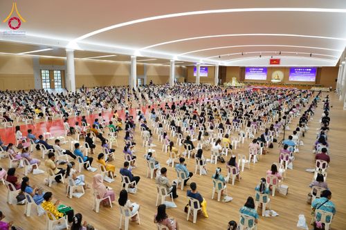 ภาพ No.196028:ผู้ว่าปทุมฯ เปิดงานวันครู ครั้งที่ 69 พ.ศ. 2568 จังหวัดปทุมธานี “เรียนดี มีความสุข : ครูไทยร่วมใจปฏิวัติการศึกษา เด็กฉลาดคิด ฉลาดทำ” ณ วัดพระธรรมกาย - รวมใจระลึกถึงพระคุณบูรพาจารย์ ยกย่องเชิดชูเกียรติผู้ประกอบวิชาชีพทางการศึกษาที่ประกอบคุณงามความดี 