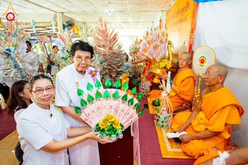 ภาพ No.173340:พิธีทอดกฐิน วัดศรีดงเย็น จ.ลำพูน ในโครงการกฐินสามัคคีทั่วไทย 30,000 วัด บูชาธรรม 80 ปี หลวงพ่อธัมมชโย โดยคณะศิษยานุศิษย์วัดพระธรรมกาย วันที่ 31 ตุลาคม พ.ศ. 2567