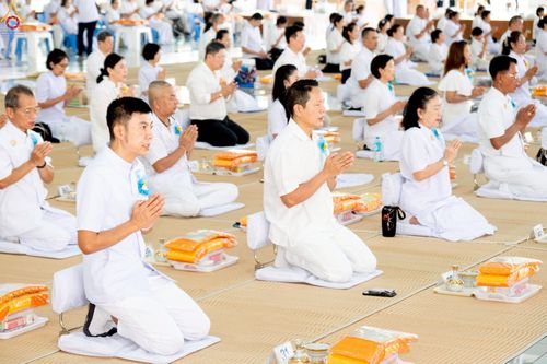 ภาพ No.234823:วันศุกร์ที่ 25 กรกฎาคม พ.ศ. 2568 (วันพระ แรม 15 ค่ำ เดือน 8) พิธีบุพเปตพลี ครั้งที่ 167 ร่วมอุทิศบุญแด่หมู่ญาติที่ล่วงลับไปแล้ว และสืบทอดอายุพระพุทธศาสนา ณ หอฉันคุณยายอาจารย์ฯ วัดพระธรรมกาย