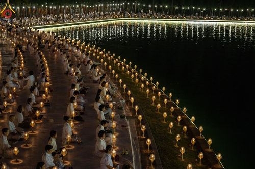 ภาพ No.170280:พิธีลอยกระทงธรรม ณ สระเศรษฐีทะเลบุญ มหาวิหารพระมงคลเทพมุนีฯ วัดพระธรรมกาย วันศุกร์ที่ 15 พฤศจิกายน พ.ศ.2567 (วันเพ็ญ 15 ค่ำ เดือน 12)