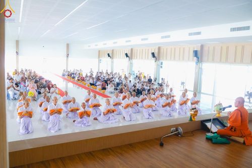 ภาพ No.186439:พิธีตัดปอย ปลงผม เวียนประทักษิณ  มอบบาตรผ้าไตร ขอขมาผู้ปกครอง และพิธีบรรพชาอุปสมบท  โครงการอุปสมบทหมู่บูชาธรรมมหาปูชนียาจารย์  ประจำปี 2567 ณ ศูนย์ปฏิบัติธรรมภาคใต้และวัดคงคาเลียบ อ.บางกล่ำ จ.สงขลา วันอาทิตย์ที่ 8 ธันวาคม พ.ศ. 2567