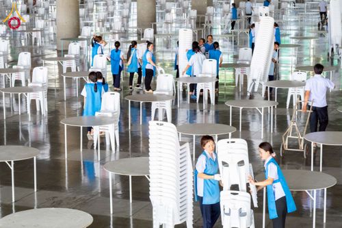 ภาพ No.217606:วันที่ 2-14 เมษายน พ.ศ. 2568 เจ้าหน้าที่เตรียมงานวันคุ้มครองโลก ชุดที่ 1 วัดพระธรรมกาย จ.ปทุมธานี