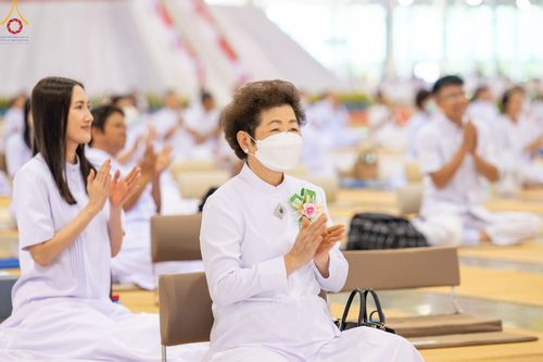 ภาพ No.83804:พิธีมอบโล่เกียรติยศ โครงการผู้นำแสงสว่างออนไลน์ ประจำปี 2565 ในวันอาทิตย์ที่ 2 กรกฎาคม พ.ศ. 2566 ณ วัดพระธรรมกาย