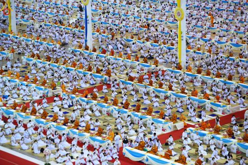 ภาพ No.85345:พิธีถวายมหาสังฆทานคณะสงฆ์ 2000 กว่าวัดทั่วประเทศปีที่ 23, พิธีถวายไทยธรรมคณะสงฆ์ 323 วัด 4 จังหวัดชายแดนภาคใต้, พิธีมอบปัจจัยช่วยเหลือครู 4 จังหวัดชายแดนภาคใต้ ณ สภาธรรมกายสากล วัดพระธรรมกาย ในวันสมาธิโลก อาทิตย์ที่ 6 สิงหาคม พ.ศ. 2566