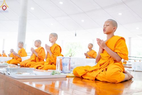 ภาพ No.158814:พิธีบุพเปตพลี ครั้งที่ 156 ร่วมอุทิศบุญแด่หมู่ญาติที่ล่วงลับไปแล้ว และสืบทอดอายุพระพุทธศาสนา วันพุธที่ 2 ตุลาคม พ.ศ. 2567 (วันพระ แรม 15 ค่ำ เดือน 10) ณ หอฉันคุณยายอาจารย์ฯ วัดพระธรรมกาย