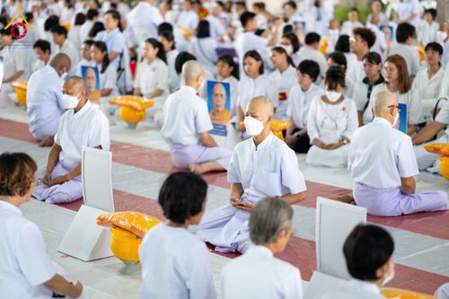 ภาพ No.62713:พิธีขอขมามอบผ้าไตร ในโครงการอุปสมบทหมู่ บูชาธรรมหลวงพ่อธัมมชโย พ.ศ.2567  โครงการอุปสมบทหมู่ธรรมทายาท ระดับอุดมศึกษา รุ่นที่51 (ภาคฤดูร้อน) โครงการบวชพระนานาชาติ AEC และ WAB รุ่นผู้บริหาร(รุ่นที่2) ณ ลานธรรม พระมหาธรรมกายเจดีย์ วันที่ 13 เมษายน พ.ศ. 2567