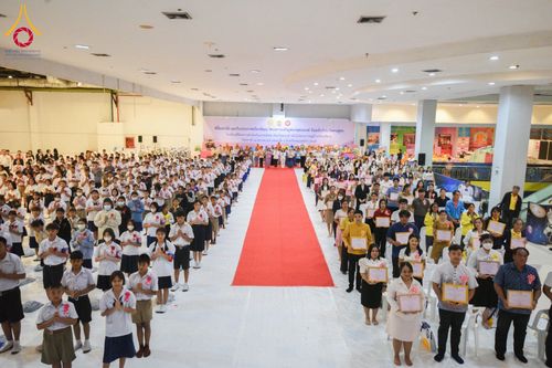 ภาพ No.184426:พิธีมอบโล่ และใบประกาศเกียรติคุณ  โครงการเจริญพระพุทธมนต์ ธัมมจักกัปปวัตตนสูตร  โรงเรียนที่มีผลการดำเนินกิจกรรมดีเด่น จังหวัดสระบุรี  หนึ่งในโครงการหมู่บ้านรักษาศีล 5  และวันรวมพลังเด็กดี V-Star  วันที่ 17 ธันวาคม พ.ศ.2567 ณ ห้างทวีกิจคอมเพล็กซ์ ชั้น 4 อ