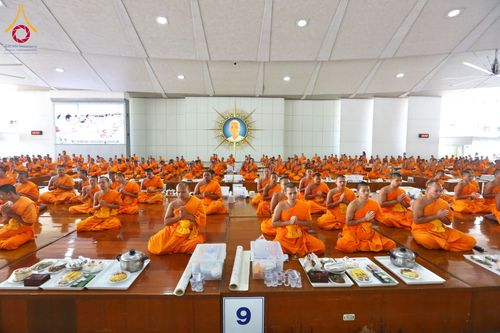 ภาพ No.210596:วันเสาร์ที่ 8 มีนาคม พ.ศ. 2568 พิธีสวดพระพุทธมนต์ และถวายภัตตาหารเมนูสวรรค์แด่พระภิกษุ สามเณร ณ หอฉันคุณยายอาจารย์ฯ วัดพระธรรมกาย