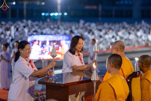 ภาพ No.160565:พิธีจุดประทีป 20,000 ดวง บูชาพระมหาธรรมกายเจดีย์ และบูชาพระมงคลเทพมุนี (สด จนฺทสโร) พระผู้ปราบมาร ณ ลานธรรม พระมหาธรรมกายเจดีย์ วัดพระธรรมกาย จ.ปทุมธานี วันที่ 10 ตุลาคม พ.ศ. 2567