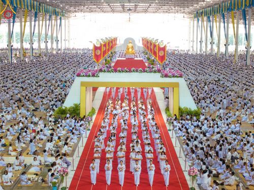 ภาพ No.167685:พิธีทอดกฐิน และ พิธีกรานกฐิน ในวันอาทิตย์ที่ 3 พฤศจิกายน พ.ศ. 2567 ณ วัดพระธรรมกาย จ.ปทุมธานี