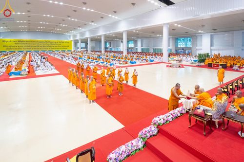 ภาพ No.147035:พิธีมุทิตาสักการะพระภิกษุ ผู้สอบได้เปรียญธรรม 9 ประโยคระดับโลกปีที่ 36, พิธีมอบโล่เกียรติยศและทุนการศึกษา สำนักเรียนบาลีดีเด่นทั่วประเทศ, พิธีถวายมหาสังฆทานคณะสงฆ์ 2,000 กว่าวัด ทั่วประเทศ ปีที่ 24, พิธีถวายไทยธรรมคณะสงฆ์ 323 วัด 4 จังหวัดชายแดนภาคใต้