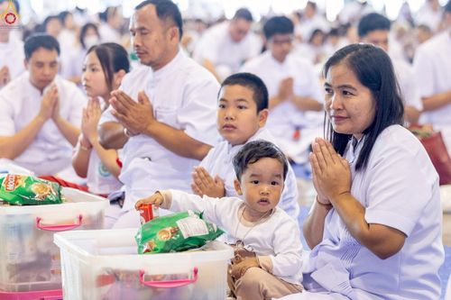 ภาพ No.243460:วันที่ 7 กันยายน พ.ศ. 2568 พิธีตักบาตร ข้าวสารอาหารแห้ง ในวันครูผู้ค้นพบวิชชาธรรมกาย ณ บ้านแก้วเรือนทองคุณยายฯ สภาธรรมกายสากล วัดพระธรรมกาย