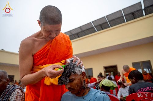 ภาพ No.231025:วันที่ 1 กรกฎาคม พ.ศ. 2568 โครงการบรรพชาสามเณร 300 รูป ถวายเป็นพุทธบูชา  วันอาสาฬหบูชา ณ จุดกำเนิดพระรัตนตรัย  ต้นแหล่งธัมมจักกัปปวัตตนสูตร เมืองพาราณสี  สารนาถ ประเทศอินเดีย