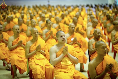 ภาพ No.59210:พิธีเจริญพระพุทธมนต์ ถวายภัตตาหารเป็นสังฆทาน เนื่องในวาระอายุวัฒนมงคล 80 ปี หลวงพ่อธัมมชโย ณ สภาธรรมกายสากล วัดพระธรรมกาย วันพุธที่ 24 เมษายน พ.ศ.2567