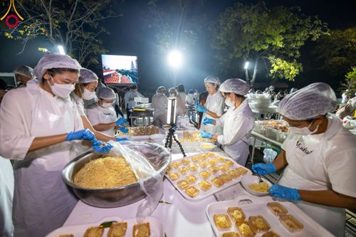 ภาพ No.111831:พิธีถวายภัตตาหารเป็นสังฆทาน แด่คณะพระธรรมยาตราฯ ในโครงการธรรมยาตรา กตัญญูบูชา มหาปูชนียาจารย์ พระมงคลเทพมุนี(สด จนฺทสโร) พระผู้ปราบมาร อนุสรณ์สถาน 7 แห่ง ปีที่ 12 วันที่ 14 มกราคม พ.ศ. 2567 ณ อนุสรณ์สถานมหาวิหารพระมงคลเทพมุนี  (โลตัสแลนด์) อ.สองพี่น้อง จ