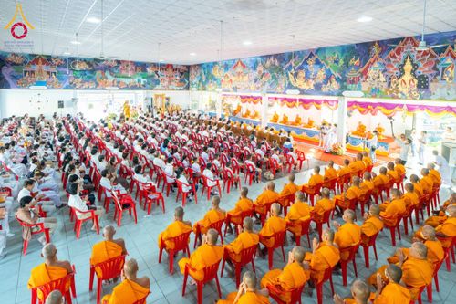 ภาพ No.197429:พิธีทอดผ้าป่าทำนุบำรุงศาสนสถาน ณ วัดโบสถ์(บน) ตำบลบางคูเวียง อำเภอบางกรวย จังหวัดนนทบุรี ในโครงการธรรมยาตรา กตัญญูบูชา มหาปูชนียาจารย์ พระมงคลเทพมุนี(สด จนฺทสโร) พระผู้ปราบมาร อนุสรณ์สถาน 7 แห่ง ปีที่ 13 วันที่ 17 มกราคม พ.ศ. 2568