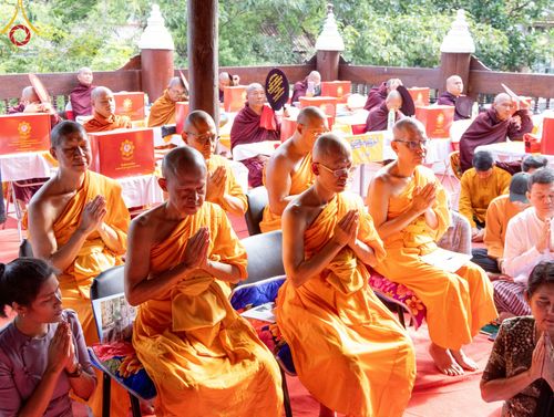 ภาพ No.220085:วันพุธที่ 16 เมษายน พ.ศ. 2568 วัดพระธรรมกายถวายมหาสังฆทาน มอบสิ่งของและทุนทรัพย์กว่า 4 ล้านบาท บรรเทาทุกข์ 181 วัดแผ่นดินไหวเมียนมา