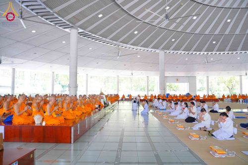 ภาพ No.320694:วันที่ 11 เมษายน พ.ศ.2569 พิธีถวายภัตตาหารเมนูสวรรค์ เพื่อการบรรลุธรรม ณ หอฉันคุณยายอาจารย์ฯ วัดพระธรรมกาย