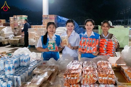 ภาพ No.308169:วันที่ 1  กุมภาพันธ์ พ.ศ. 2569 พิธีตักบาตรข้าวสารอาหารแห้ง ณ บ้านแก้วเรือนทองคุณยาย สภาธรรมกายสากล วัดพระธรรมกาย