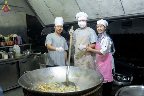 ภาพ No.289476:วันที่ 7 มกราคม พ.ศ. 2569 พิธีถวายภัตตาหารเป็นสังฆทาน แด่พระธรรมยาตรา ในโครงการธรรมยาตรา กตัญญูบูชา มหาปูชนียาจารย์ พระมงคลเทพมุนี(สด จนฺทสโร) พระผู้ปราบมาร อนุสรณ์สถาน 7 แห่ง ปีที่ 14 ณ อนุสรณ์สถานมหาวิหารพระมงคลเทพมุนี (โลตัสแลนด์) อ.สองพี่น้อง จ.สุพรร