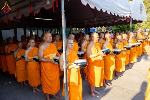 ภาพ No.288109:วันที่ 4 มกราคม พ.ศ. 2569 พิธีถวายภัตตาหารเป็นสังฆทาน แด่พระธรรมยาตรา ในโครงการธรรมยาตรา กตัญญูบูชา มหาปูชนียาจารย์ พระมงคลเทพมุนี(สด จนฺทสโร) พระผู้ปราบมาร อนุสรณ์สถาน 7 แห่ง ปีที่ 14 ณ อนุสรณ์สถานมหาวิหารพระมงคลเทพมุนี (โลตัสแลนด์) อ.สองพี่น้อง จ.สุพรร