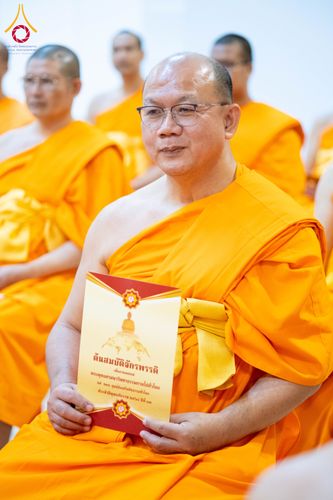 ภาพ No.285080:วันอาทิตย์ที่ 14 ธันวาคม พ.ศ.2568  พิธีปฏิบัติธรรม พิธีถวายภัตตาหารเป็นสังฆทาน พิธีมอบต้นสมบัติจักรพรรดิ ถวายแด่เจ้าอาวาสและประธานสงฆ์ 236 ศูนย์ส่งเสริมศีลธรรมทั่วโลก ณ สภาธรรมกายสากล วัดพระธรรมกาย