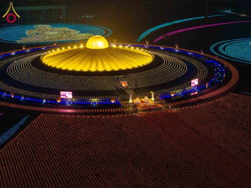 ภาพ No.307237:วันที่ 31 มกราคม พ.ศ. 2569  พิธีจุดประทีปธรรมถวายเป็นพุทธบูชา  และบูชาธรรมมหาปูชนียาจารย์ (ภาพชุดที่ 1) ณ วัดพระธรรมกาย ปทุมธานี ในโครงการธรรมยาตรา กตัญญูบูชา มหาปูชนียาจารย์ พระมงคลเทพมุนี(สด จนฺทสโร) พระผู้ปราบมาร อนุสรณ์สถาน 7 แห่ง ปีที่ 14