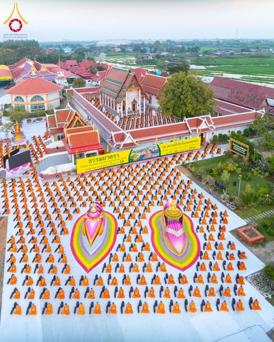 ภาพ No.294618:วันอาทิตย์ที่ 14 ธันวาคม พ.ศ.2568 พระธรรมยาตราปฏิบัติธรรมและถ่ายภาพหมู่ประวัติศาสตร์ ณ วัดสองพี่น้อง ต.ต้นตาล อ.สองพี่น้อง จ.สุพรรณบุรี ในโครงการธรรมยาตรา กตัญญูบูชา มหาปูชนียาจารย์ พระมงคลเทพมุนี(สด จนฺทสโร) พระผู้ปราบมาร อนุสรณ์สถาน 7 แห่ง ปีที่ 14