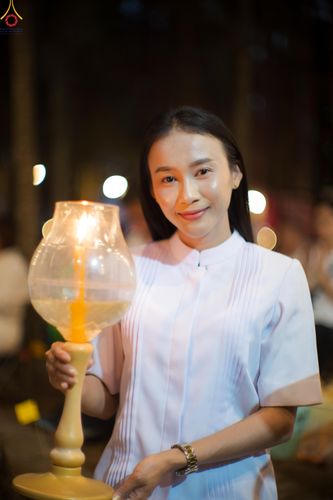 ภาพ No.290170:วันที่ 6 มกราคม พ.ศ. 2569 พิธีจุดประทีปถวายเป็นพุทธบูชา และบูชาธรรมมหาปูชนียาจารย์ (ภาพชุดที่ 2) ณ อนุสรณ์สถานมหาวิหารพระมงคลเทพมุนี (โลตัสแลนด์) อ.สองพี่น้อง จ.สุพรรณบุรี ในโครงการธรรมยาตรา กตัญญูบูชา มหาปูชนียาจารย์ พระมงคลเทพมุนี(สด จนฺทสโร) พระผู้ปรา