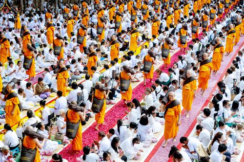 ภาพ No.287872:วันที่ 3 มกราคม พ.ศ. 2569 พิธีต้อนรับพระธรรมยาตรา ครั้งที่ 2 (ภาพชุดที่ 2) ในโครงการธรรมยาตรา กตัญญูบูชา มหาปูชนียาจารย์ พระมงคลเทพมุนี(สด จนฺทสโร) พระผู้ปราบมาร อนุสรณ์สถาน 7 แห่ง ปีที่ 14 ณ อนุสรณ์สถานมหาวิหารพระมงคลเทพมุนี (โลตัสแลนด์) อ.สองพี่น้อง จ.