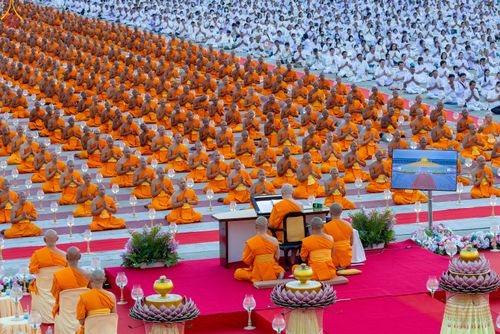 ภาพ No.307924:วันที่ 31 มกราคม พ.ศ. 2569 พิธีจุดประทีปธรรมถวายเป็นพุทธบูชา  และบูชาธรรมมหาปูชนียาจารย์ (ภาพชุดที่ 2) ณ วัดพระธรรมกาย ปทุมธานี ในโครงการธรรมยาตรา กตัญญูบูชา มหาปูชนียาจารย์ พระมงคลเทพมุนี(สด จนฺทสโร) พระผู้ปราบมาร อนุสรณ์สถาน 7 แห่ง ปีที่ 14