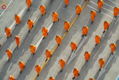 ภาพ No.89116:พิธีอัญเชิญรูปหล่อทองคำ  คุณยายอาจารย์มหารัตนอุบาสิกาจันทร์ ขนนกยูง เพื่อประดิษฐาน ณ มหาวิหารคุณยายอาจารย์ฯ เนื่องในวันครูผู้ค้นพบวิชชาธรรมกาย วันศุกร์ที่ 29 กันยายน พ.ศ. 2566