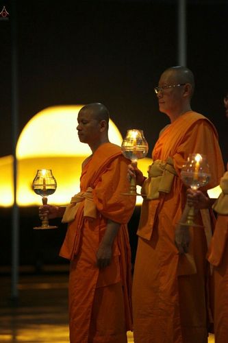 ภาพ No.18848:พิธีสวดมนต์บทธัมมจักกัปปวัตนสูตร พิธีบูชามหาธรรมกายเจดีย์ และพิธีเวียนประทักษิณรอบมหาธรรมกายเจดีย์ ในวันพระ