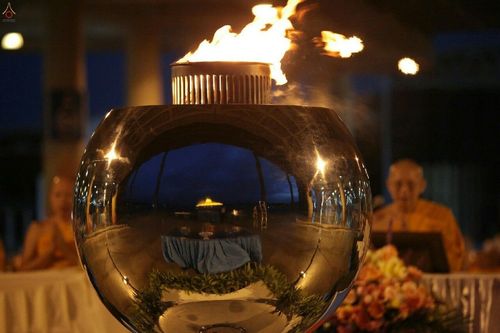 ภาพ No.18856:พิธีสวดมนต์บทธัมมจักกัปปวัตนสูตร พิธีบูชามหาธรรมกายเจดีย์ และพิธีเวียนประทักษิณรอบมหาธรรมกายเจดีย์ ในวันพระ