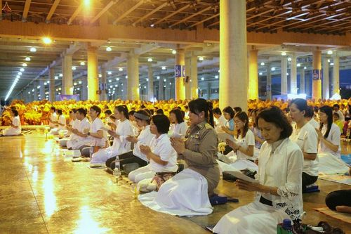 ภาพ No.18852:พิธีสวดมนต์บทธัมมจักกัปปวัตนสูตร พิธีบูชามหาธรรมกายเจดีย์ และพิธีเวียนประทักษิณรอบมหาธรรมกายเจดีย์ ในวันพระ