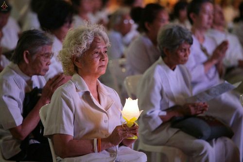 ภาพ No.18857:พิธีสวดมนต์บทธัมมจักกัปปวัตนสูตร พิธีบูชามหาธรรมกายเจดีย์ และพิธีเวียนประทักษิณรอบมหาธรรมกายเจดีย์ ในวันพระ