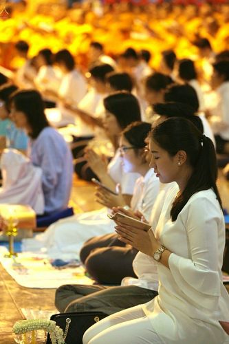 ภาพ No.18864:พิธีสวดมนต์บทธัมมจักกัปปวัตนสูตร พิธีบูชามหาธรรมกายเจดีย์ และพิธีเวียนประทักษิณรอบมหาธรรมกายเจดีย์ ในวันพระ