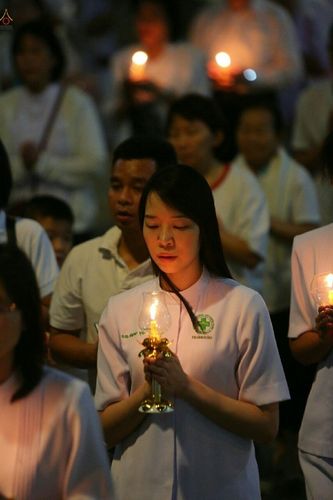 ภาพ No.18871:พิธีสวดมนต์บทธัมมจักกัปปวัตนสูตร พิธีบูชามหาธรรมกายเจดีย์ และพิธีเวียนประทักษิณรอบมหาธรรมกายเจดีย์ ในวันพระ
