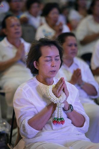 ภาพ No.18872:พิธีสวดมนต์บทธัมมจักกัปปวัตนสูตร พิธีบูชามหาธรรมกายเจดีย์ และพิธีเวียนประทักษิณรอบมหาธรรมกายเจดีย์ ในวันพระ