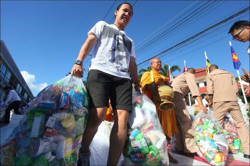 ภาพ No.8860:ประมวลภาพตักบาตรพระศรีราชา พระ 1,162 รูป 