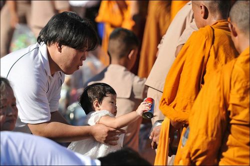 ภาพ No.8858:ประมวลภาพตักบาตรพระศรีราชา พระ 1,162 รูป 