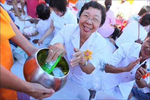 ภาพ No.8856:ประมวลภาพตักบาตรพระศรีราชา พระ 1,162 รูป 