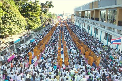 ภาพ No.8864:ประมวลภาพตักบาตรพระศรีราชา พระ 1,162 รูป 