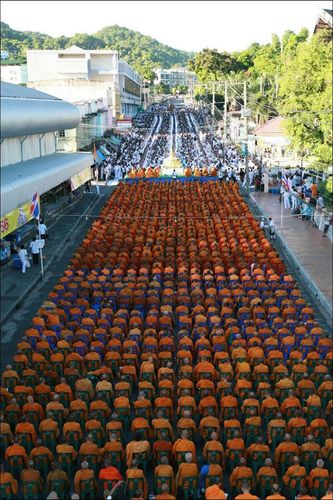 ภาพ No.8869:ประมวลภาพตักบาตรพระศรีราชา พระ 1,162 รูป 
